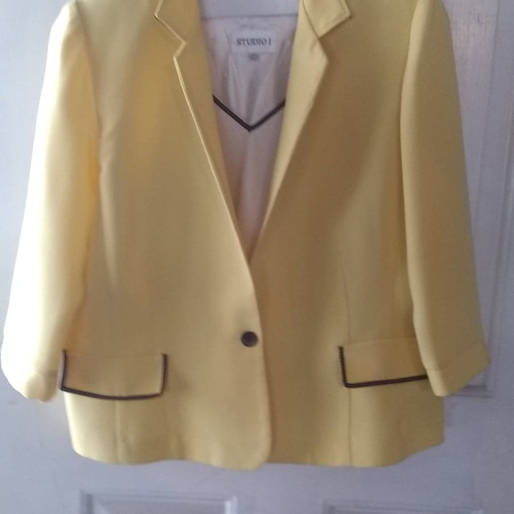 2 piece blazer (yellow) / white sleeveless blouse